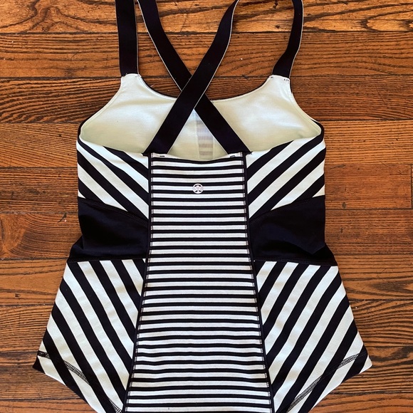 Lululemon top size 4 - Picture 1 of 4